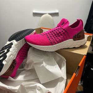 Nike brand new running sneakers